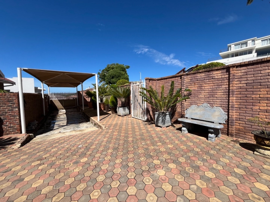 4 Bedroom Property for Sale in Hartenbos Heuwels Western Cape